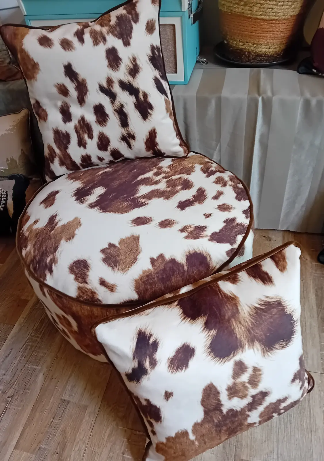 Pouf et coussins – photo 1